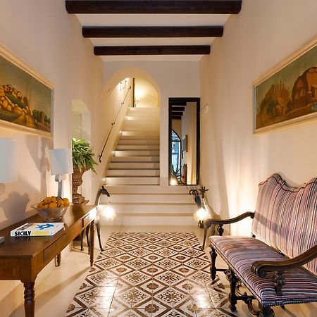 Palazzo Arone Dei Baroni Di Valentino Hotel ปาแลร์โม ภายนอก รูปภาพ