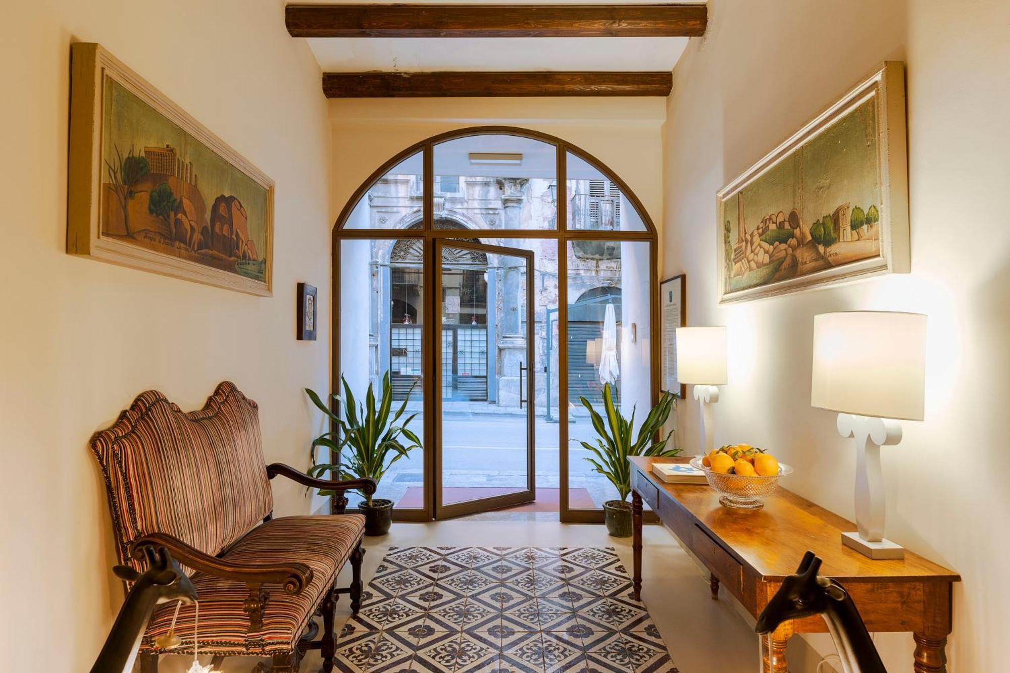 Palazzo Arone Dei Baroni Di Valentino Hotel ปาแลร์โม ภายนอก รูปภาพ