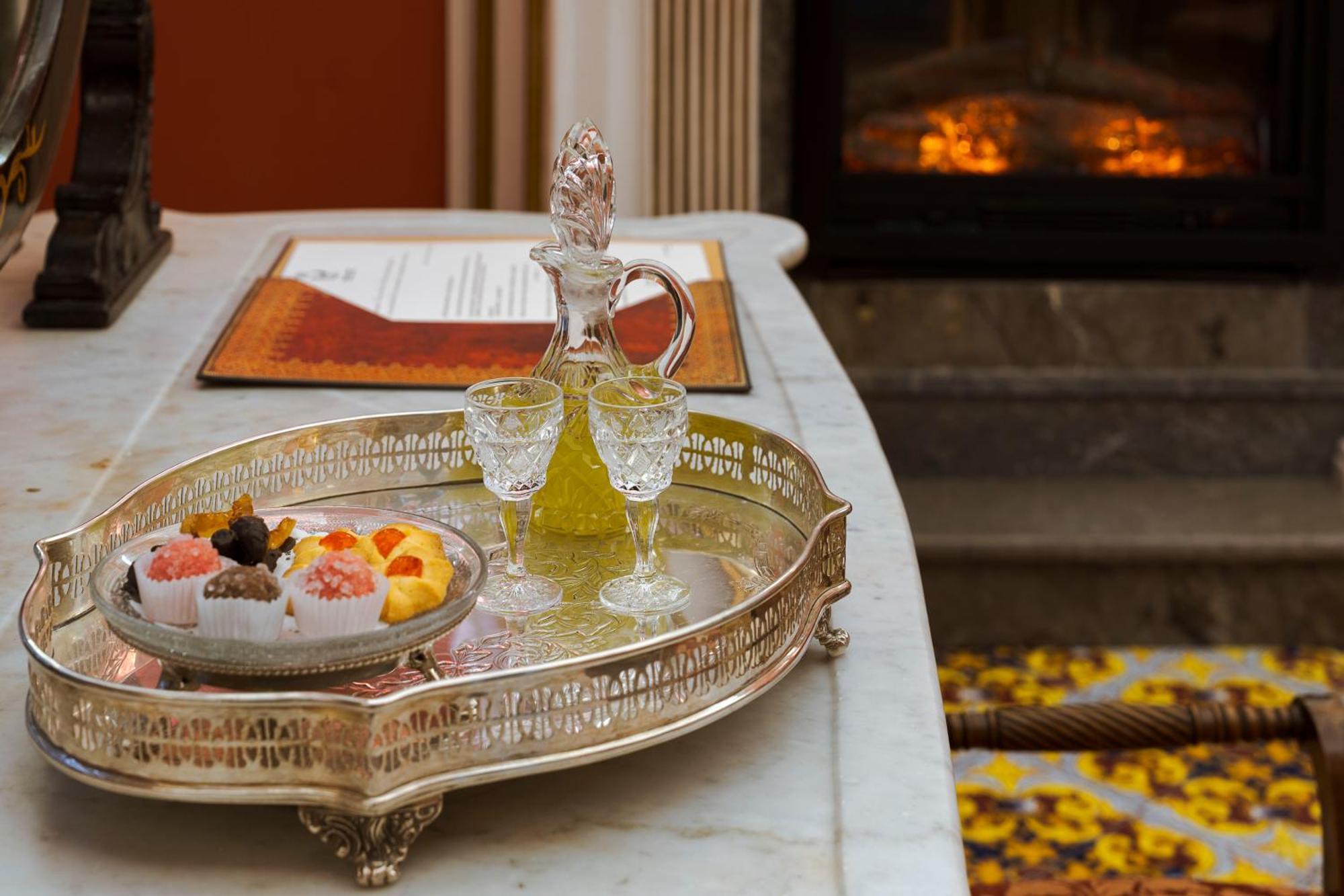 Palazzo Arone Dei Baroni Di Valentino Hotel ปาแลร์โม ภายนอก รูปภาพ